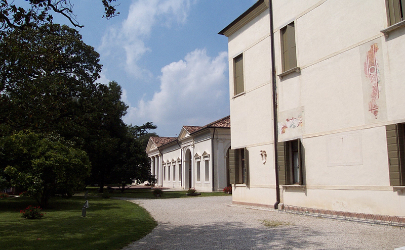 Barchessa di Villa Zorzi Gradenigo