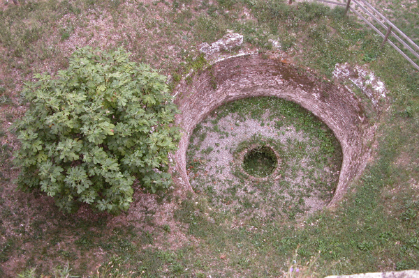 Degrado della cisterna medievale nella Rocca