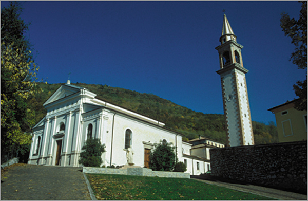 Chiesa parrocchiale con campanile di S.Vito