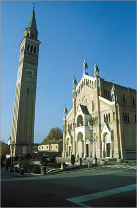 Chiesa arcipretale con campanile
