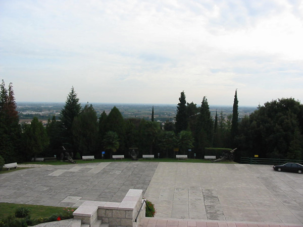 Panorama dalla gradinata del Monumento di Nervesa